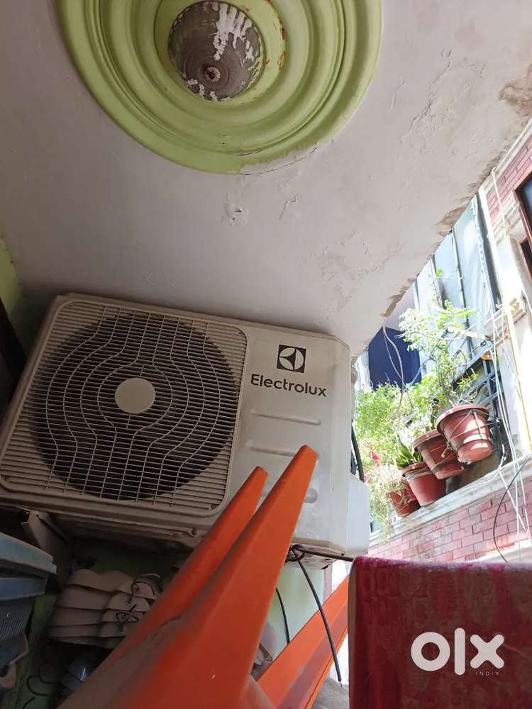 Working condition 3 star 1.5 ton split AC Electrolux