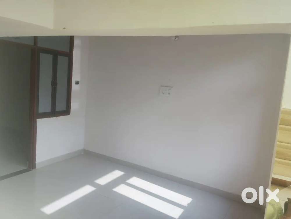 Floor for rent