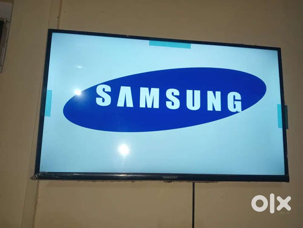 Smart tv samsung 1 year old