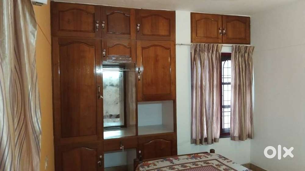 FOR WORKING BACHELORS / FAMILY . FULLY FURNISHED APPARTMENT . 3 AC .