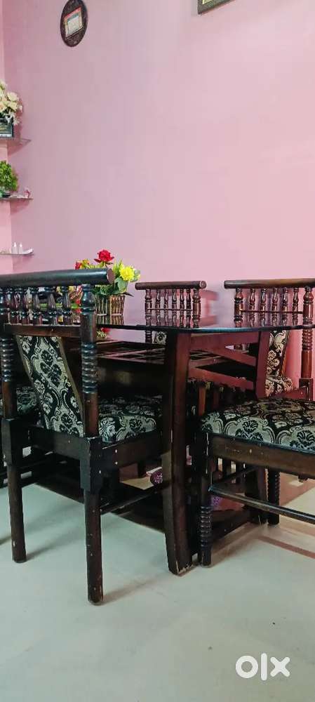 Dinning table six seater for sale