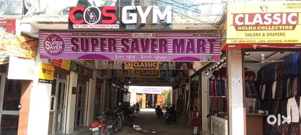 Shop available for sale in lady amna market, size 8ft/17ft