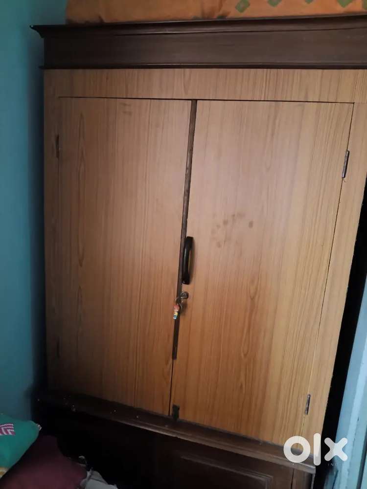 Want to sell old wooden big wardrobe