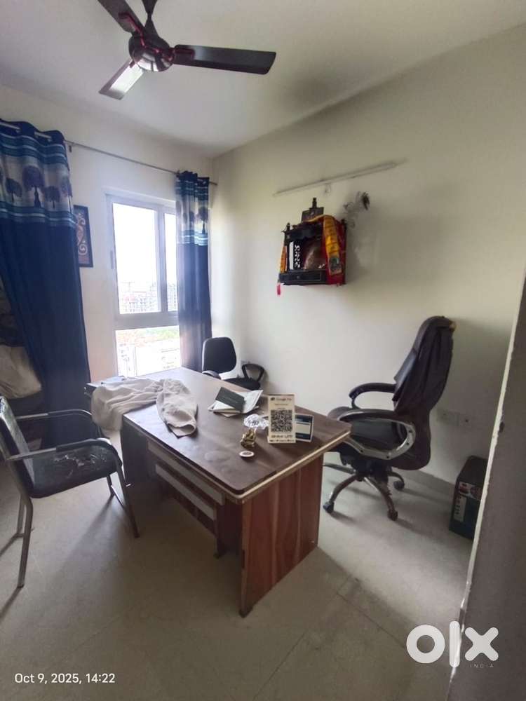 For Office Sharing semi furnished (furniture)