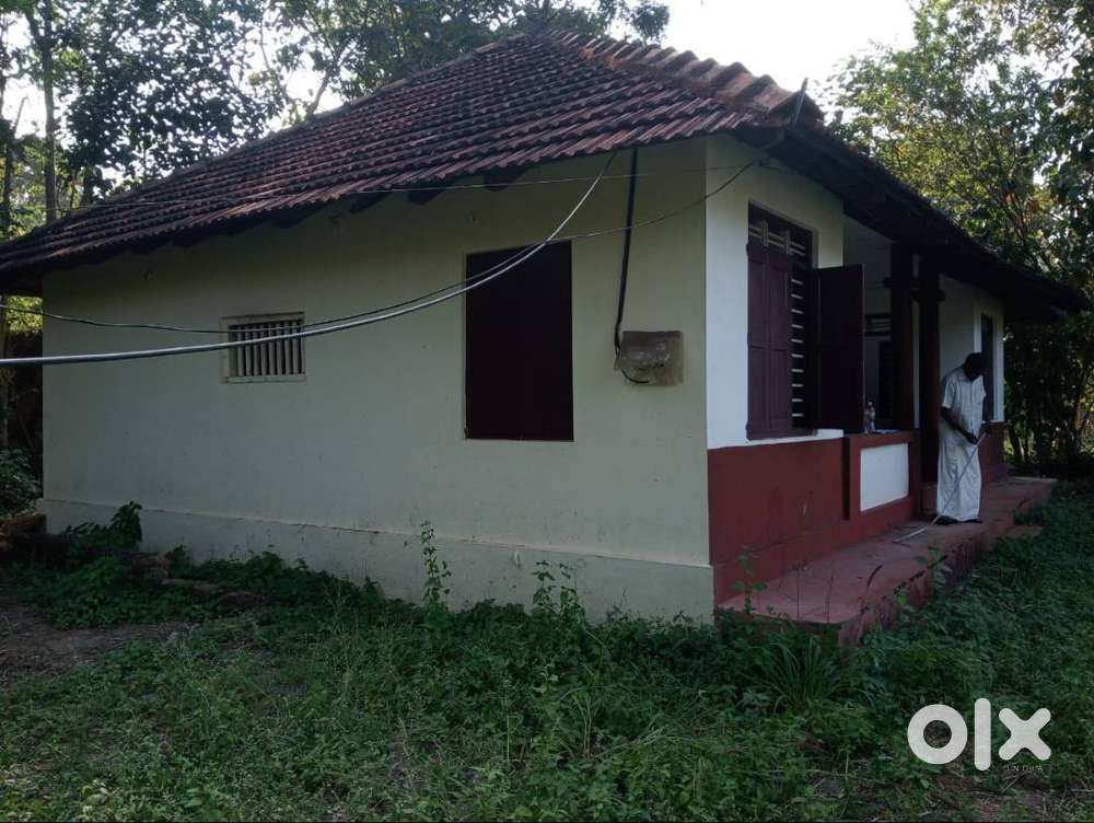 Brokers Excuse, 9.139 Cents Land With Old House With Tiled Roof