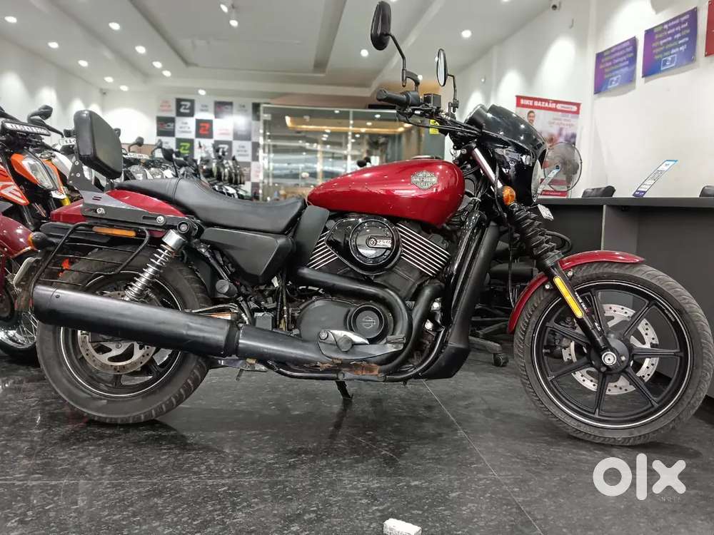 THE HARLEY- DAVIDSON STREET 750 has a liquid-cooledRevolutionx v- twin