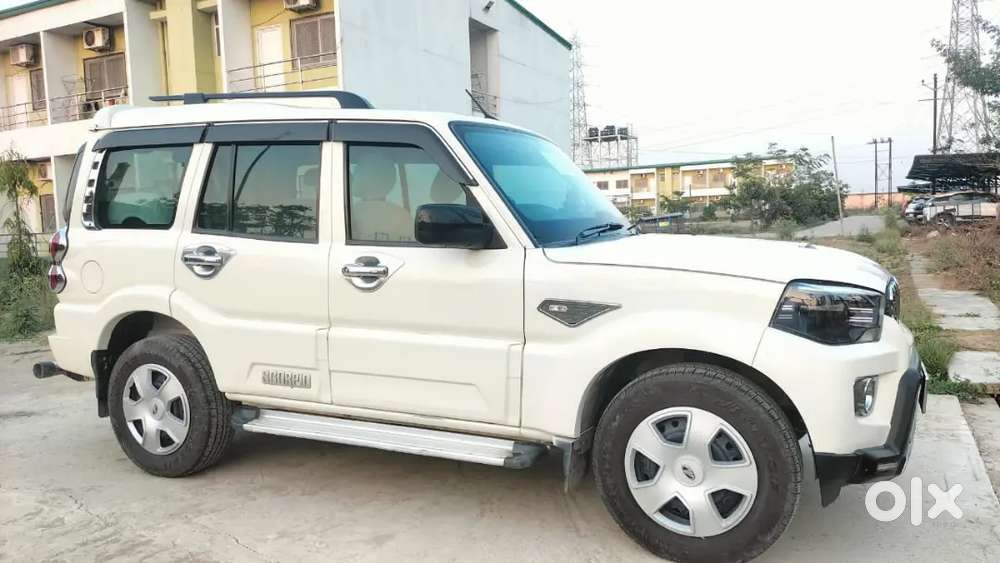 Mai ek driver hu agar kisi ko jarurat ho mujhe rakh sakta hai