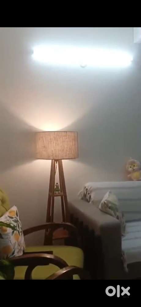 Semi furnished well maintained floor for rent