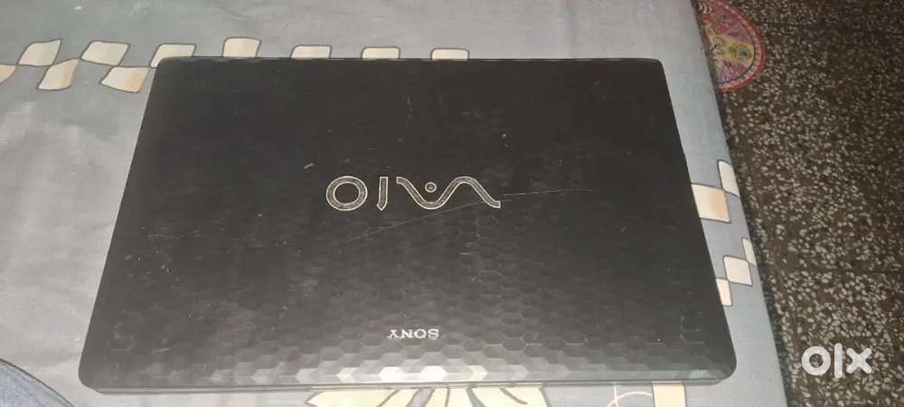 Sony laptop windows 8   4GB.    1000GB stores