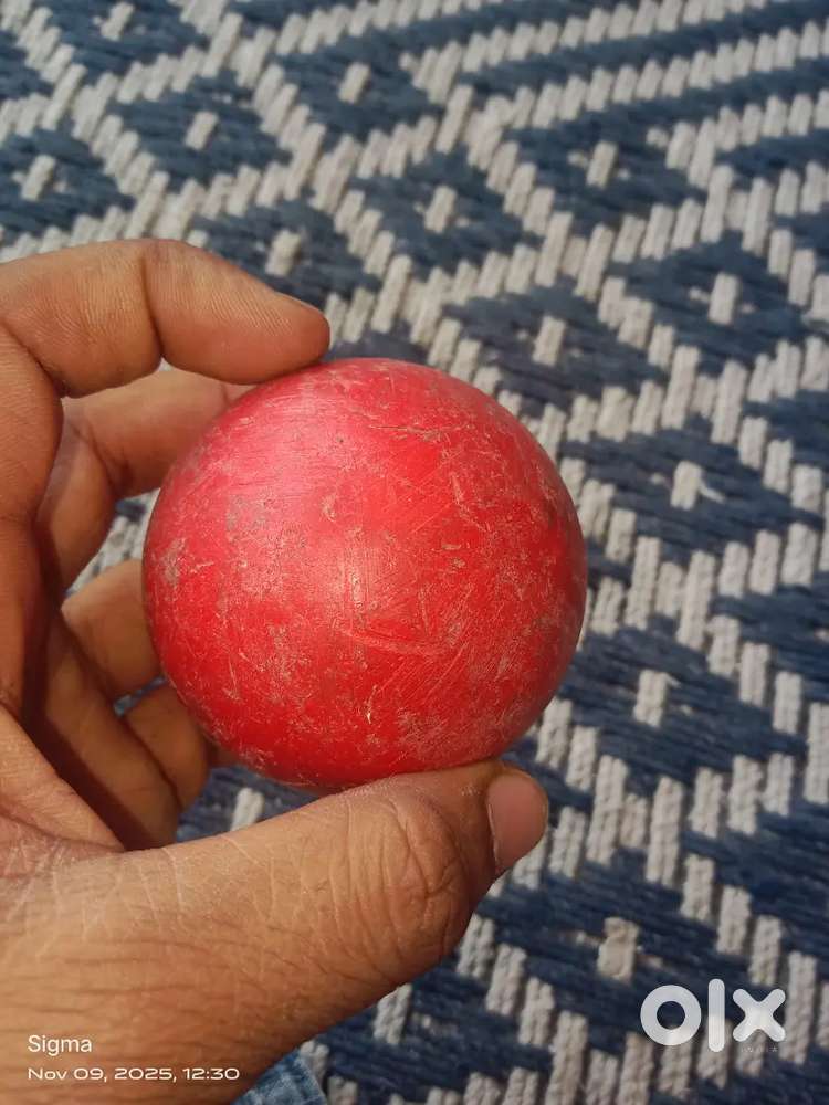 Test cricket ball