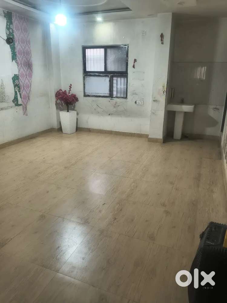 3 Big room hall kitchen bath office cum godam 1st floor Salimpur ahra