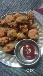 Sweet shop me samosa pakodi banana hai