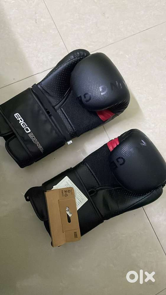 Decathlon OUTSHOCK PAP21 Boxing Gloves — Brand new