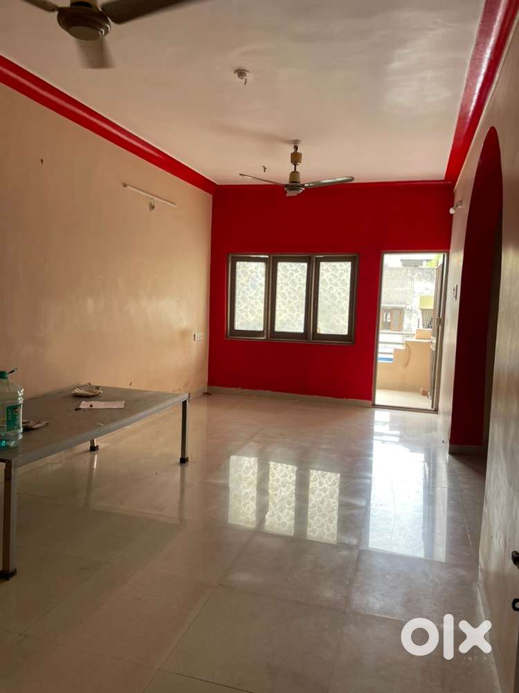 Very good location near geeta Bhavan mandir
