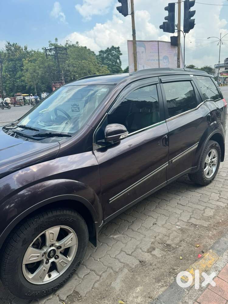 XUV500 2014 Diesel Vine colour Well Maintained Scratchless body