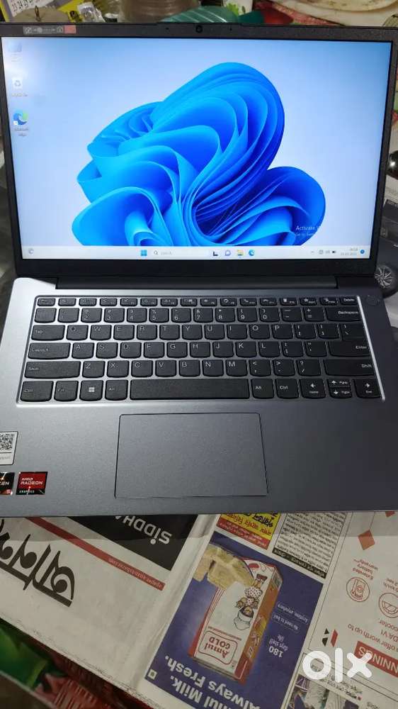 BRAND NEW LENOVO LAPTOP