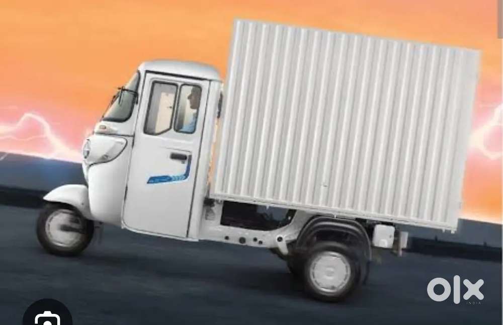 Electric 3 wheeler loading tempo ke liye driver chahiye
