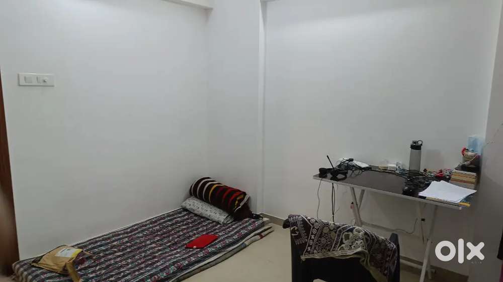 Looking for 1 female roommate