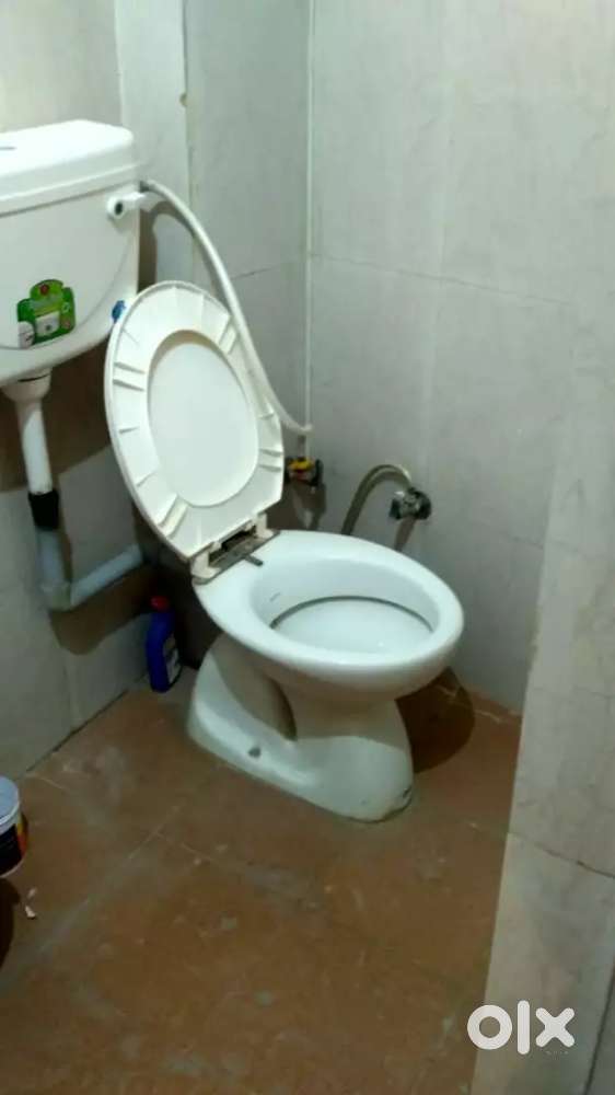 2 rooms with separate let Bath available for Rent