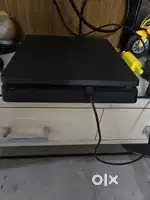 Less used PS4 SLIM 500GB WITH 4 CD'S and 2 remotes in new condition