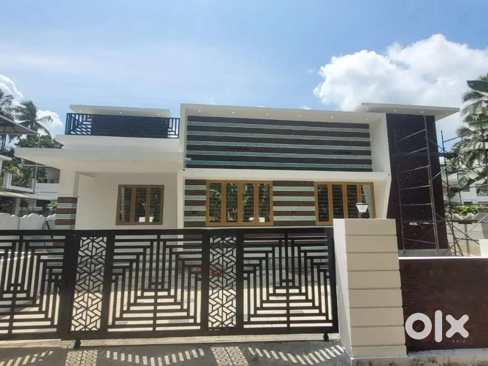A SUPERB NEW 3BED ROOM 1050SQ FT 5.4CENT VILLA IN MANNUTHY,THRISSUR