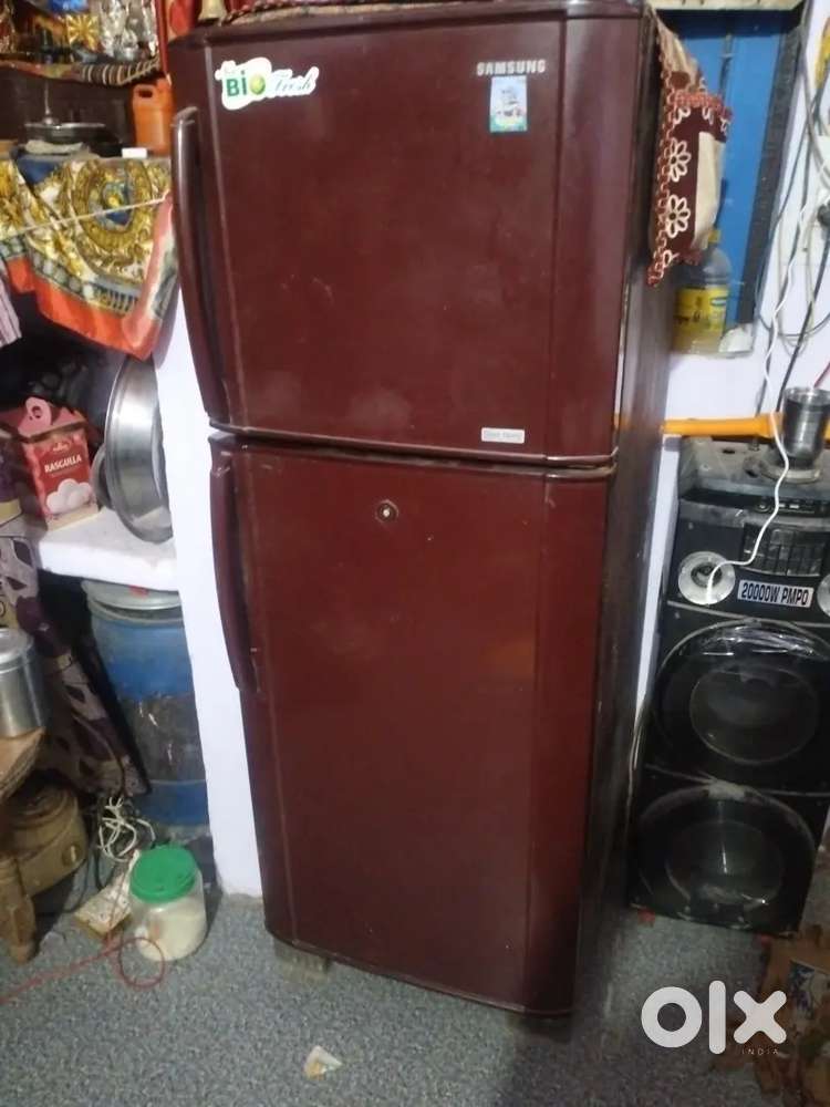 Fridge thik h pr jagh kam h choti laini h laini bala hi call karna