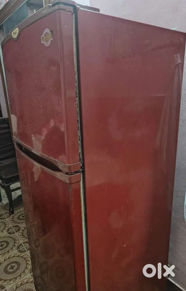 Whirlpool 220litre double door refrigerator good working condition