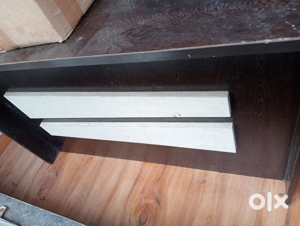 Computer table sell Karna hai heavy Wood