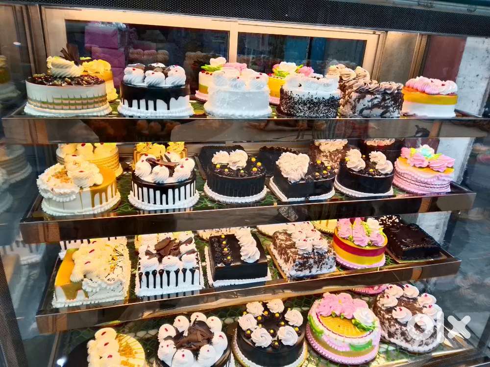 Teaching how to making cakes