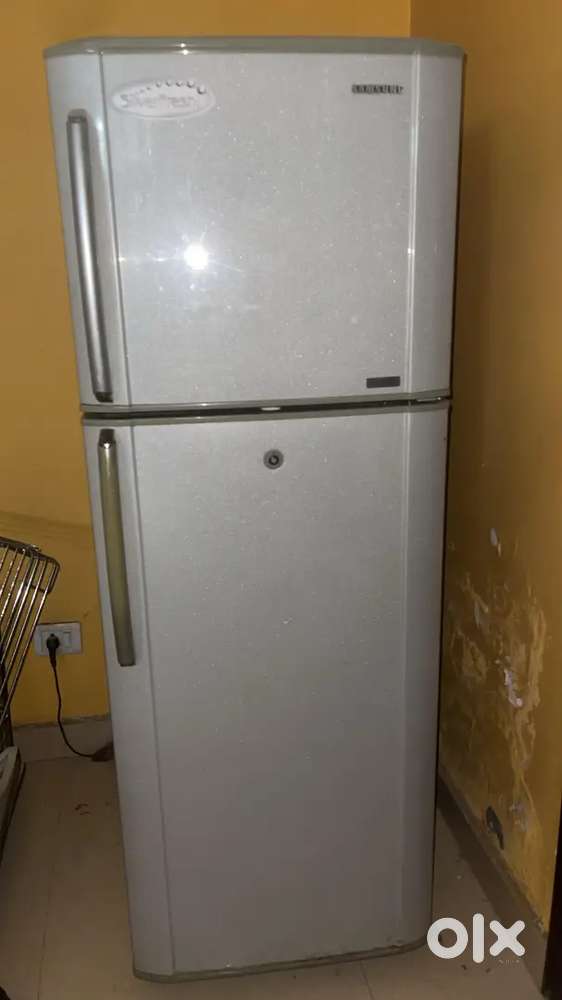 2 bhk fully furnished trikuta Nagar extn