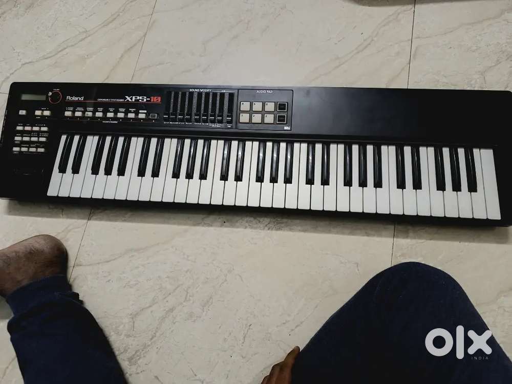 Roland xps - 10 keyboard with nice bag & original company,s adopter.