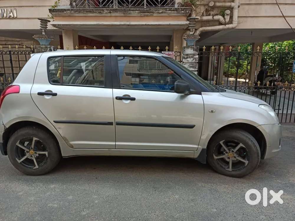 Maruti Suzuki Swift 2010 Petrol Well Maintained, Child AC