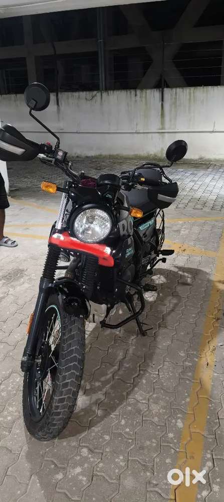 Selling royal Enfield scram11 New condition bike
