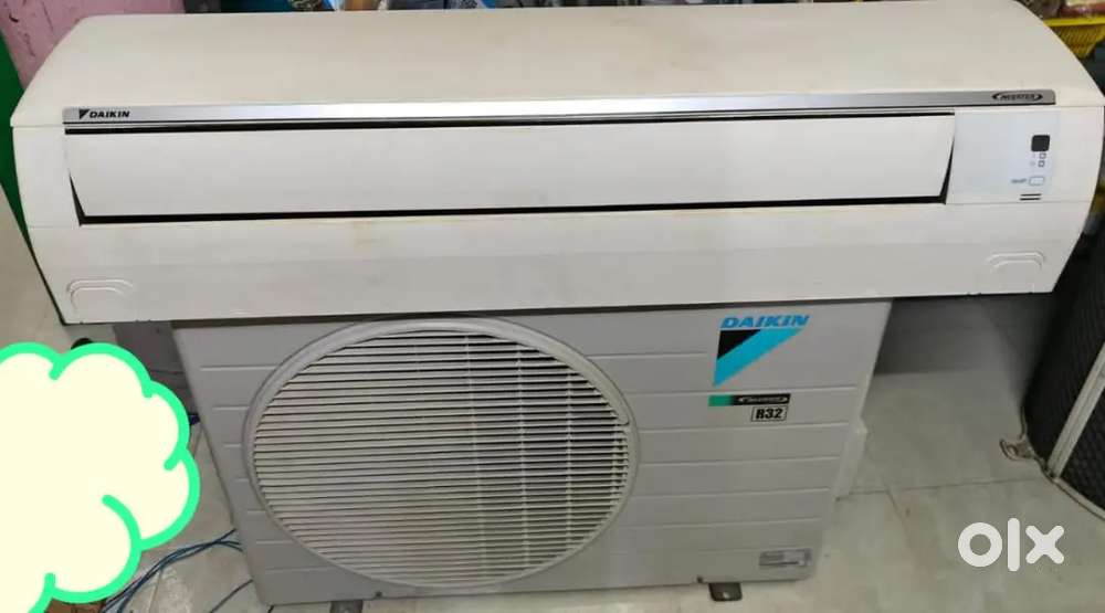 Daikin 1.5 ton inverter split AC