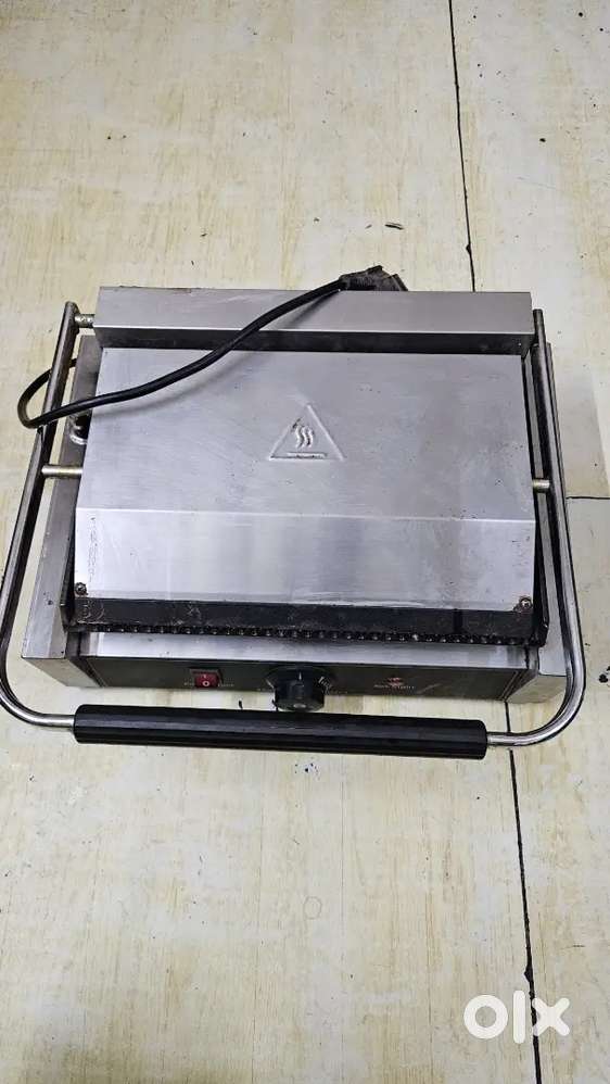 Commercial jumbo sandwich griller