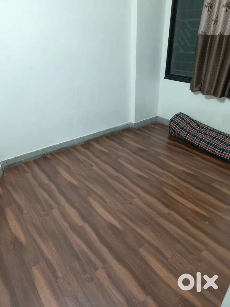 Need a working flatmate (girl or boy)