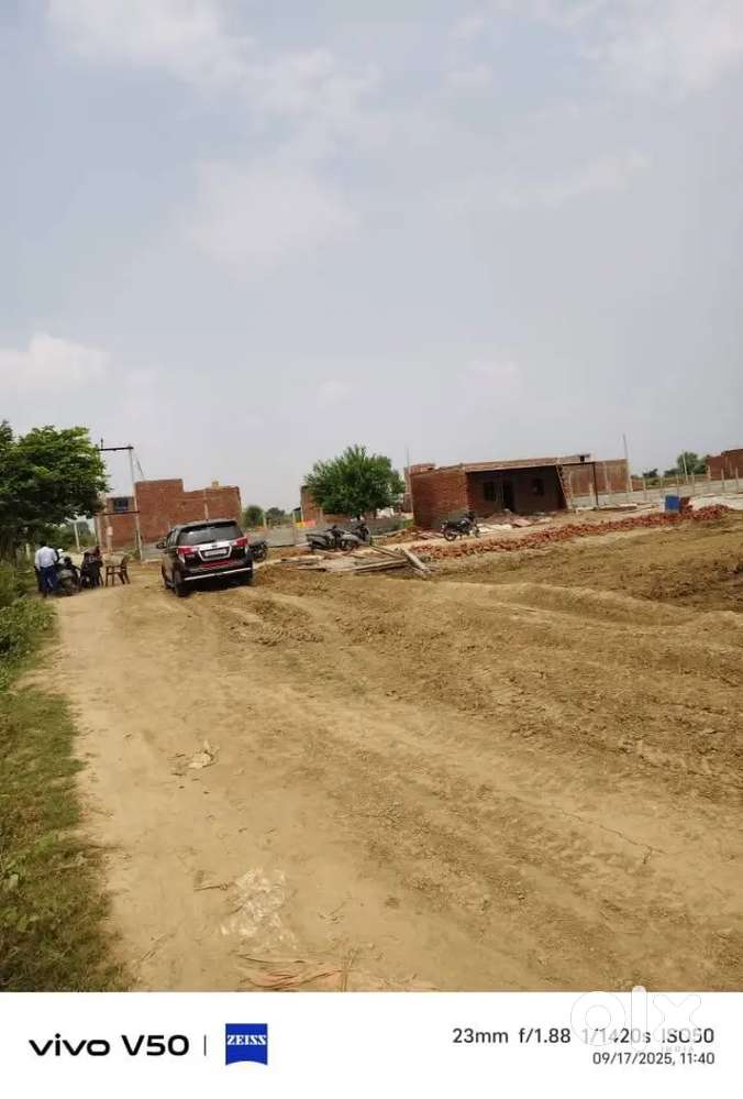 बुलडोजर से मुक्त सुल्तानपुर रोड पर घर बनवा के रहने योग्य प्लाट