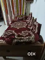 Single bed with memoryfoam mattress.