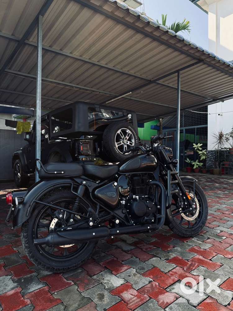 Royal Enfield Classic 350 Dark stealth edition