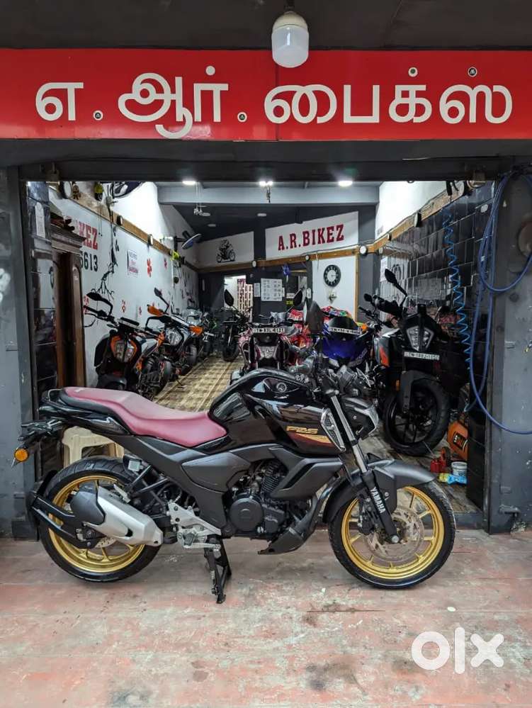 Yamaha FZ V4 BLACK TOP MODEL