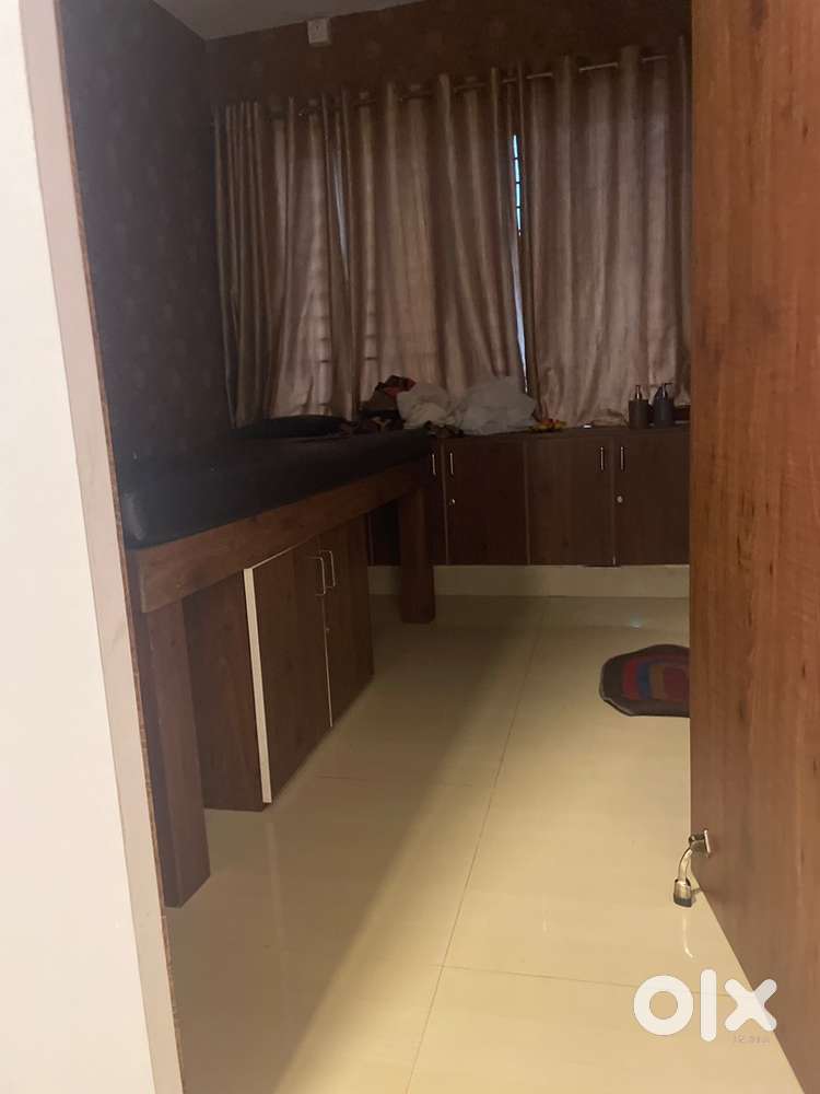 Need female receptionist nd female therapist fr d spa fresher