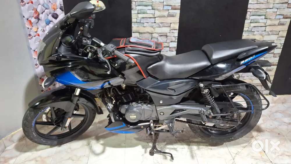 Pulsar 220 BS4 Engine