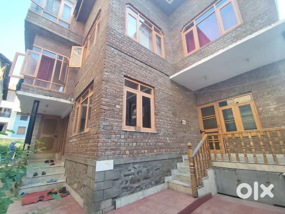 House on Rent 3 rooms bathroom kitchen with sitting area