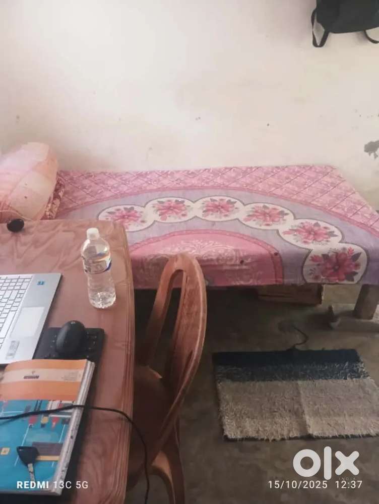 A Single room for rent very near to Surya Sen College