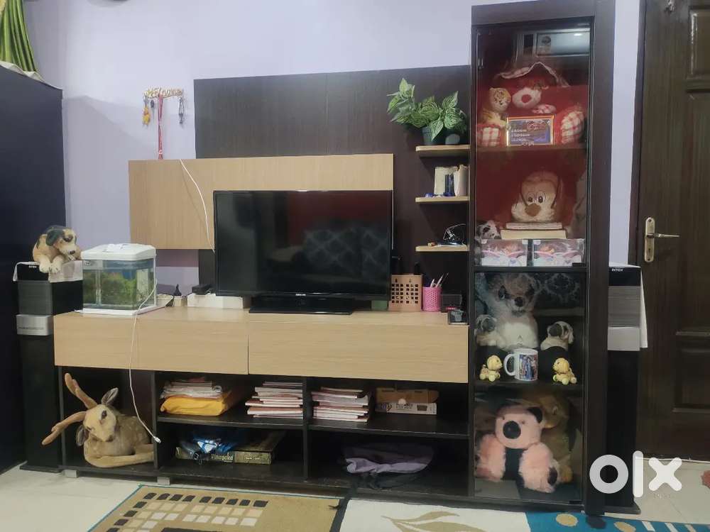 Tv unit very nice looking good we buyed in Home town