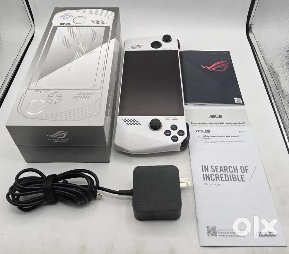 ASUS ROG Ally RC71L Win 11 Ryzen Z1 Extreme 3.3GHz 16GB RAM 2TB 7