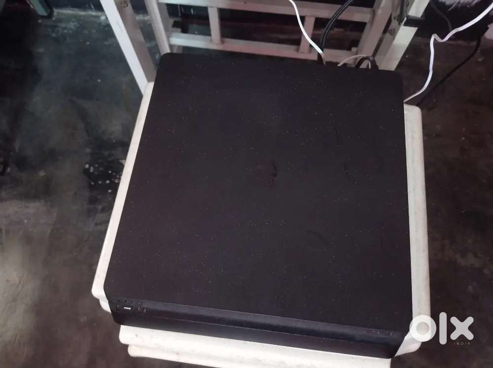 Ps4 with 1Tb storage game controller and gta5 premium editon