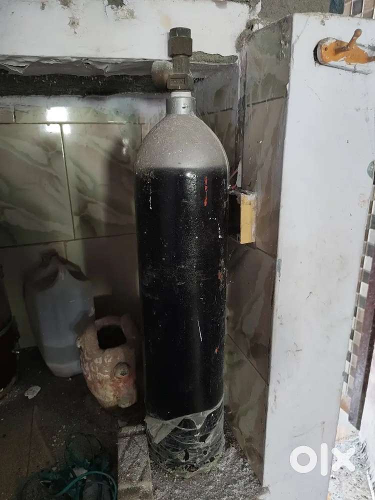Oxygen Cylinder