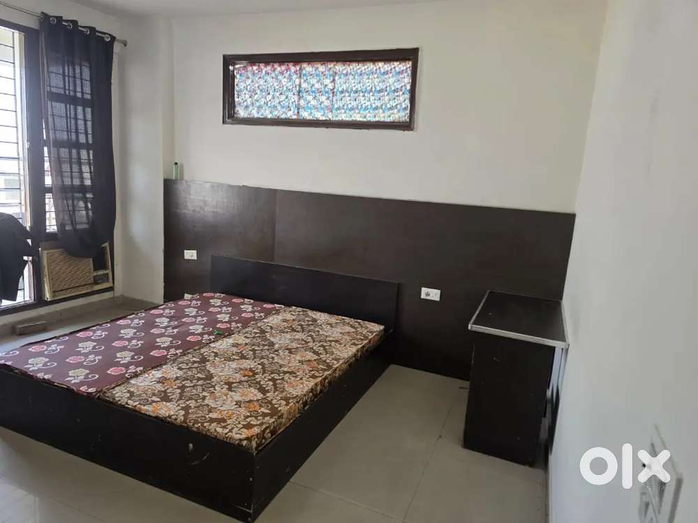 3BHK(onwerfree) fully furnished  near by 8B sector 116 arkedya society