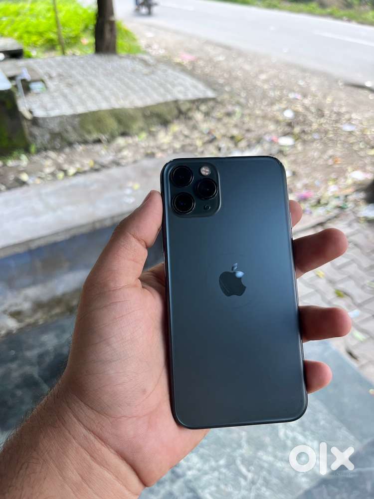 11 pro face id ishuu battery health 70% and storage 256 GB